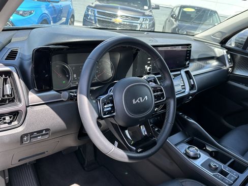 Used 2023 Kia Sorento EX FWD image 25