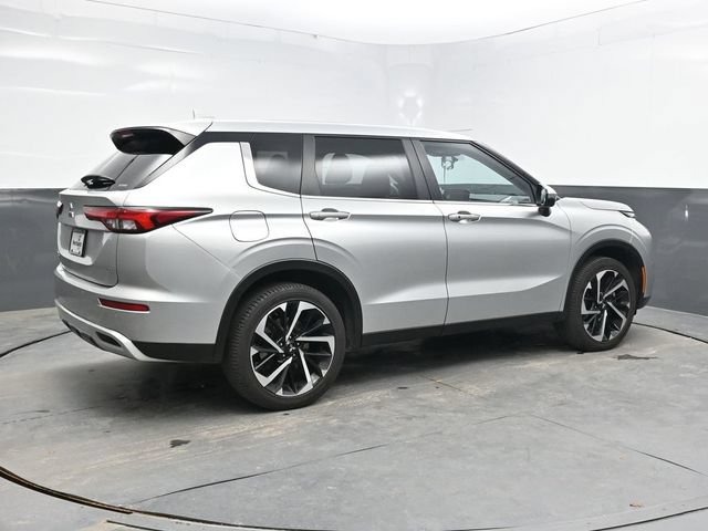 Used 2024 Mitsubishi Outlander SE AWD/4WD image 8