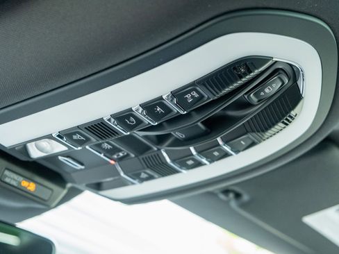 Certified 2025 Porsche Macan image 29