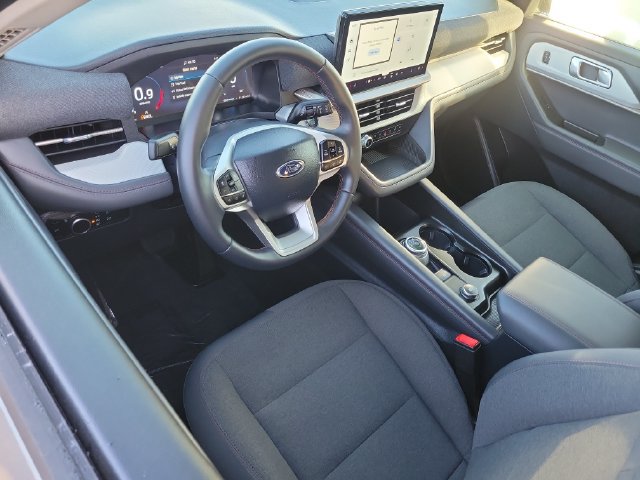 Used 2026 Ford Explorer Active RWD image 6