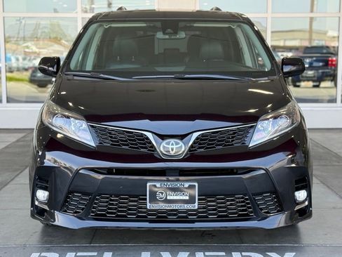 Certified 2018 Toyota Sienna SE w/ Carpet Mat Package image 4
