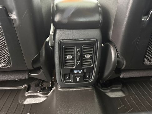 Used 2018 Jeep Grand Cherokee Limited image 30