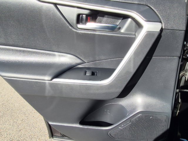 Used 2020 Toyota RAV4 XLE AWD/4WD image 13