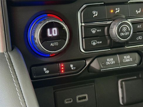 Used 2022 Chevrolet Tahoe LT w/ Luxury Package image 11