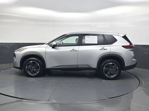 Used 2025 Nissan Rogue SV FWD image 10