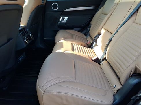 Certified 2024 Land Rover Discovery Dynamic SE image 5