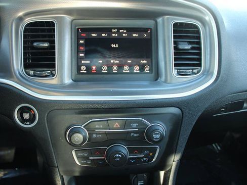 Used 2020 Dodge Charger SXT w/ Leather Interior Group RWD image 18