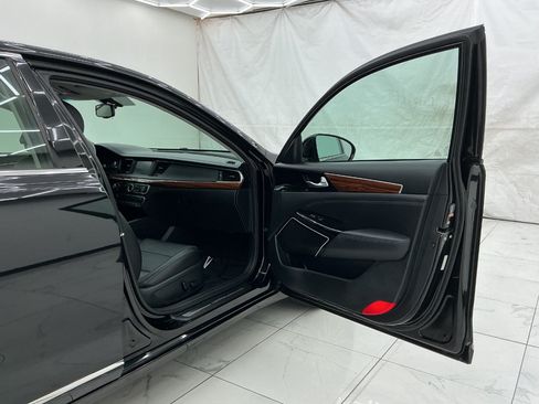 Used 2018 Kia Cadenza Premium FWD image 17