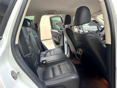 Used 2015 Volkswagen Touareg Sport image 33