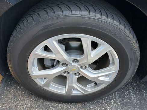 Used 2020 Chevrolet Equinox Premier FWD image 2