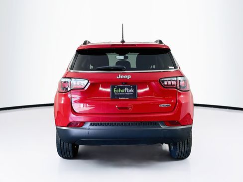 Used 2018 Jeep Compass Latitude w/ Popular Equipment Group FWD image 7
