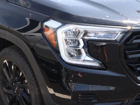 Used 2023 GMC Terrain SLE w/ Driver Convenience Package FWD image 4