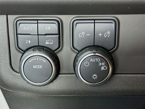 Used 2022 Chevrolet Tahoe LT w/ Luxury Package AWD/4WD image 14