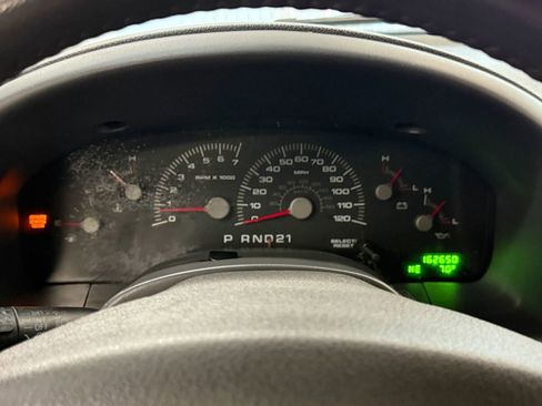 Used 2004 Ford Expedition XLT image 32