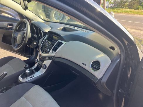 Used 2012 Chevrolet Cruze LS FWD image 23