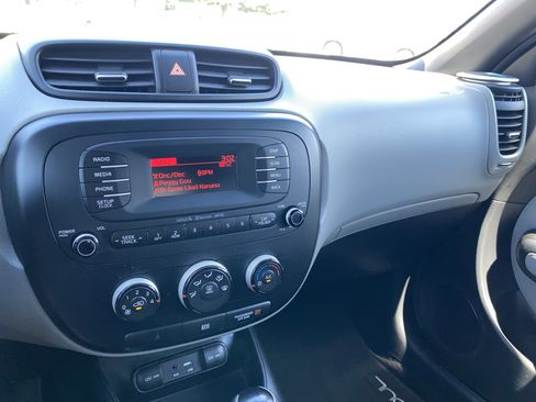 Used 2016 Kia Soul FWD image 13