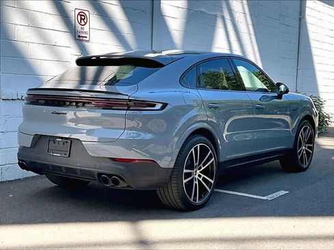 Certified 2025 Porsche Cayenne E-Hybrid Coupe AWD/4WD image 17