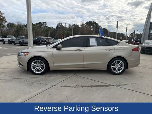 Used 2018 Ford Fusion SE w/ Fusion SE Technology Package image 4