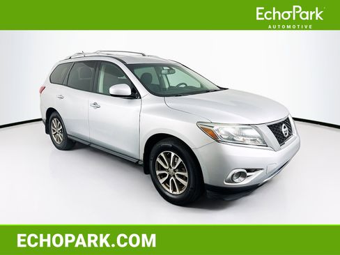 Used 2015 Nissan Pathfinder SV image 1