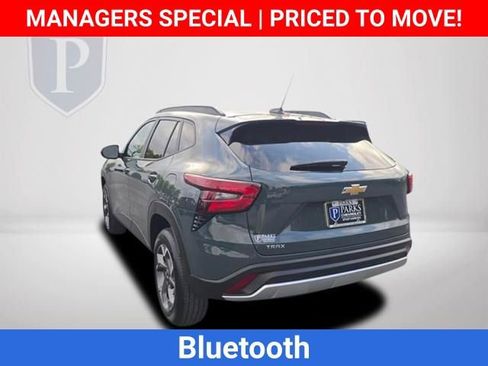 Certified 2025 Chevrolet Trax LT FWD image 10