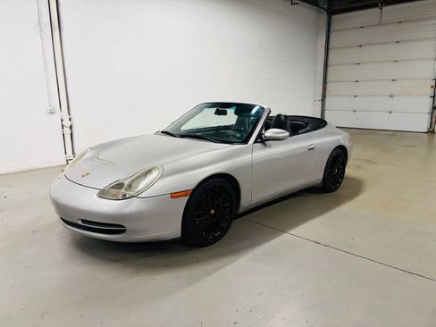 Used 2001 Porsche 911 Carrera RWD image 2