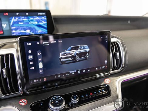 Used 2025 Ford Expedition Platinum image 29