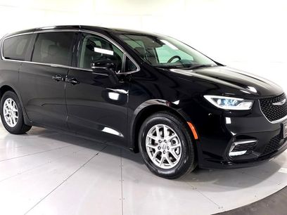 Used 2024 Chrysler Pacifica Touring-L
