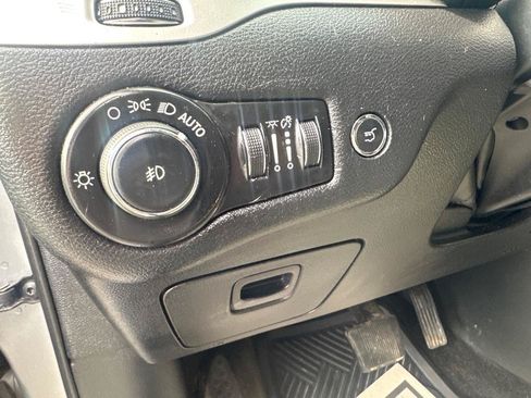 Used 2014 Jeep Cherokee Latitude w/ Comfort/Convenience Group AWD/4WD image 23