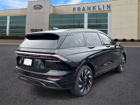 New 2026 Lincoln Nautilus Reserve image 7