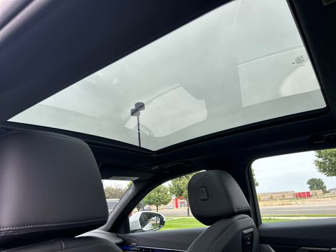 Used 2026 BMW 550e xDrive 550e xDrive image 21