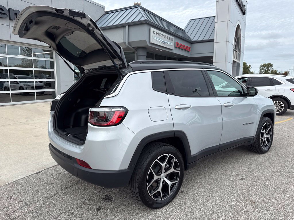 Used 2024 Jeep Compass Limited AWD/4WD image 11