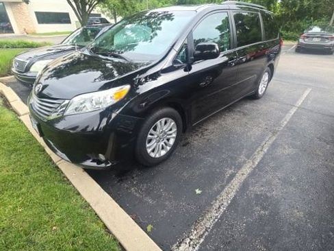 Used 2014 Toyota Sienna XLE FWD image 1