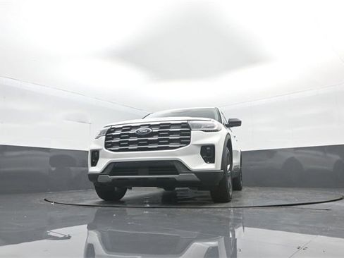 New 2026 Ford Explorer Active w/ Active Comfort Package image 32