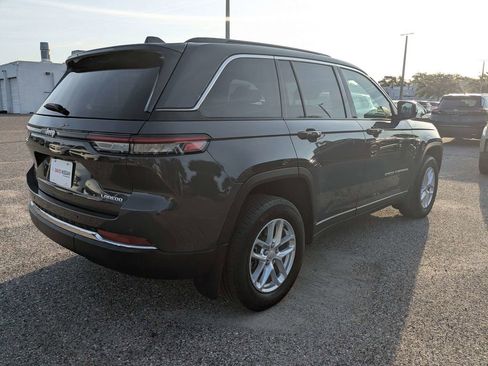 Used 2025 Jeep Grand Cherokee Laredo X RWD image 4