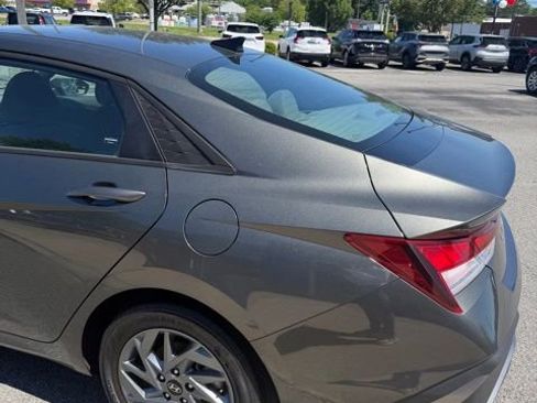 Used 2024 Hyundai Elantra SEL FWD image 14