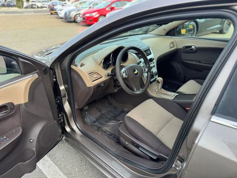 Used 2011 Chevrolet Malibu LS FWD image 9