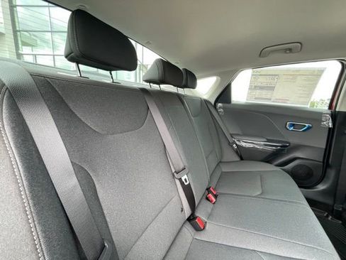 New 2025 Kia K4 LXS image 25