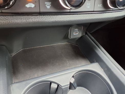 Certified 2025 Honda HR-V LX image 8