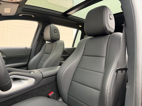 Used 2025 Mercedes-Benz GLS 450 4MATIC image 5