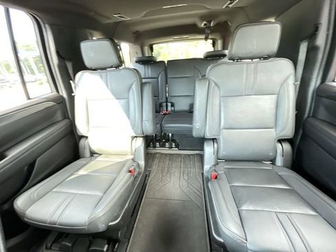 Used 2021 Chevrolet Suburban RST w/ Luxury Package RWD image 16