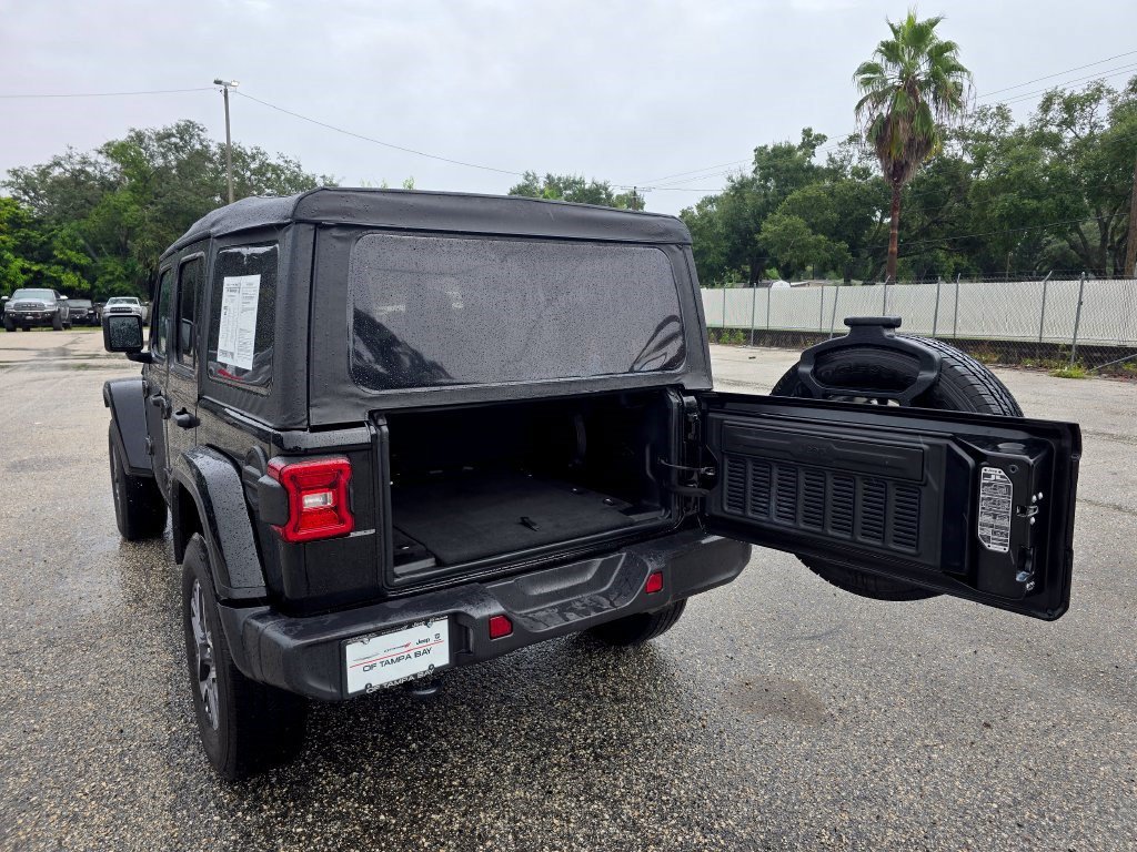 Used 2026 Jeep Wrangler Unlimited Sahara AWD/4WD image 35