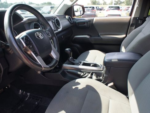 Used 2017 Toyota Tacoma SR5 w/ Tow Package AWD/4WD image 11