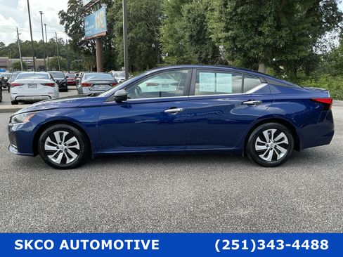 Used 2024 Nissan Altima 2.5 S FWD image 2