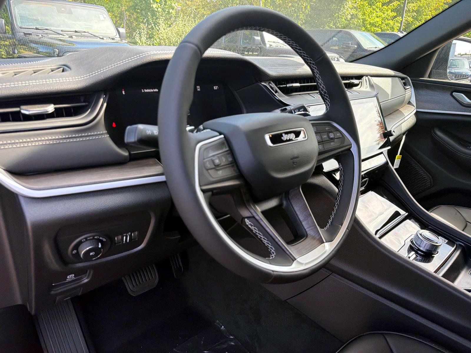 New 2027 Jeep Grand Cherokee L Limited AWD/4WD image 7