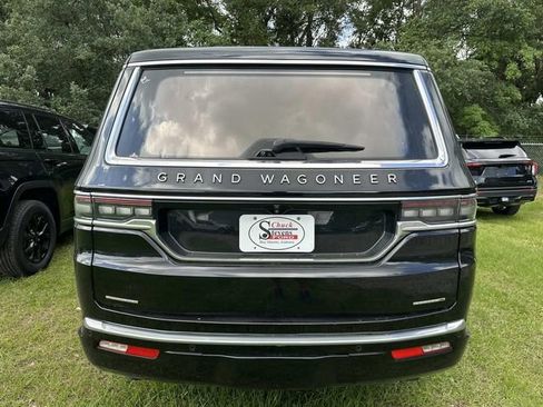 Used 2023 Jeep Grand Wagoneer Series III AWD/4WD image 4
