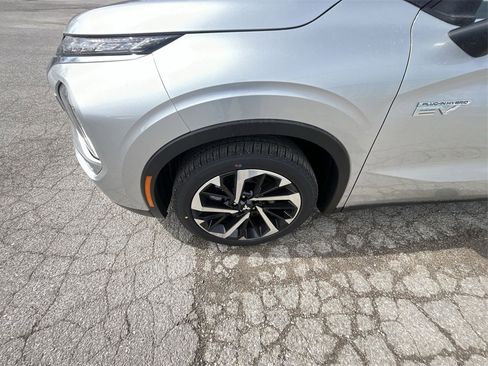 New 2025 Mitsubishi Outlander SE image 10