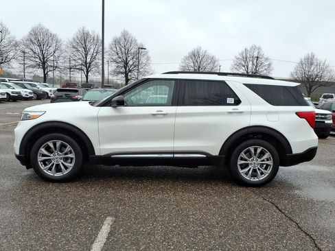 Used 2023 Ford Explorer XLT w/ Equipment Group 202A image 2
