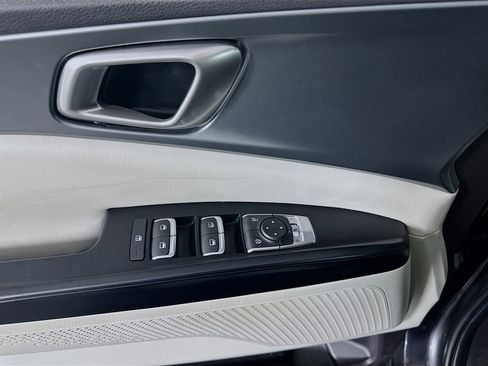 Used 2024 Kia Carnival LX image 15