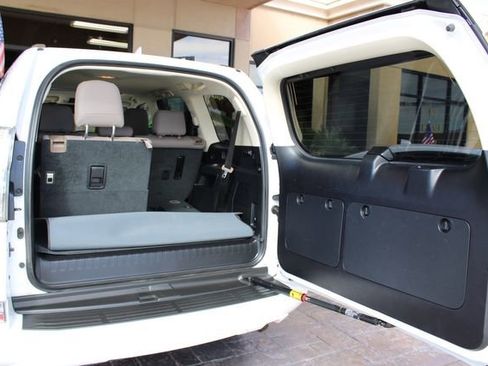 Used 2021 Lexus GX 460 Premium w/ Premium Package image 34