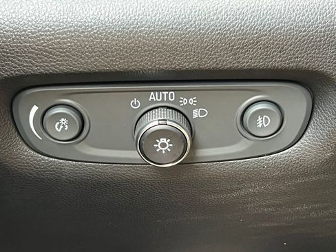 Used 2019 Chevrolet Traverse LT image 18